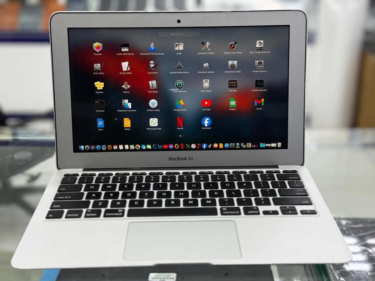 Apple MacBook Air 11-inch (2015) – with Mouse, Bag & Charger