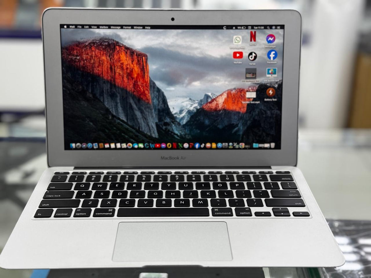 Apple MacBook Air 11-inch (2015) – with Mouse, Bag & Charger