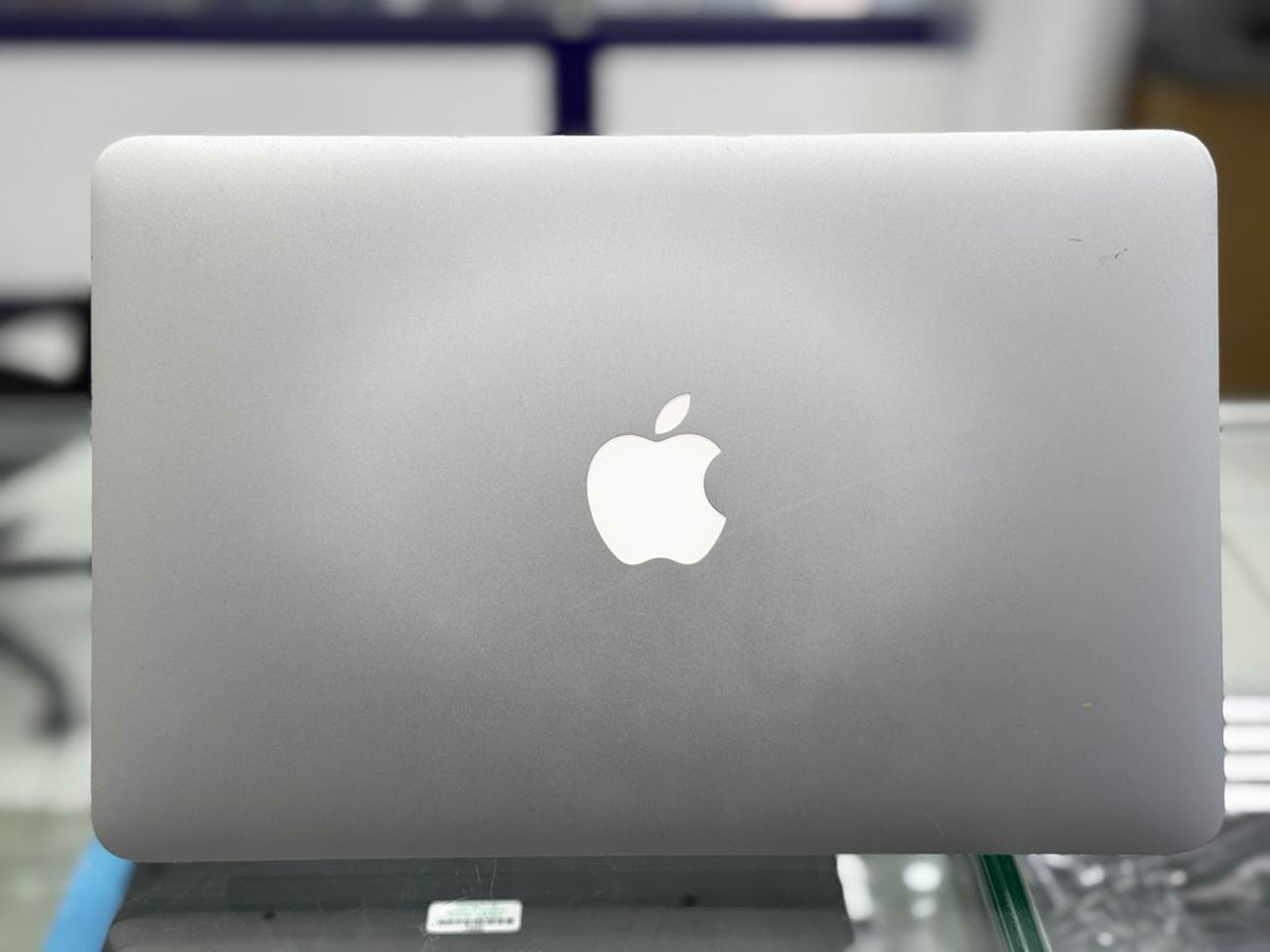 Apple MacBook Air 11-inch (2015) – with Mouse, Bag & Charger