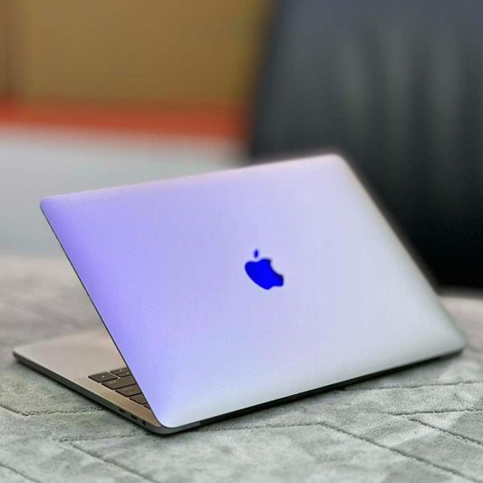 💻 ✨ Apple MacBook Pro 2017 – Sleek Performance for Everyday Pros 💻🍎