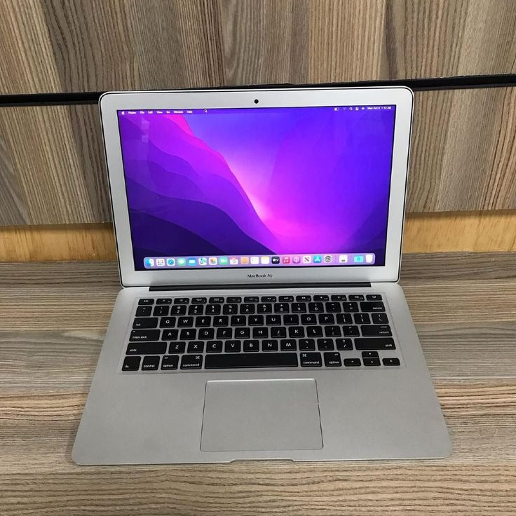 Apple MacBook Air 11-inch (2015) – with Mouse, Bag & Charger