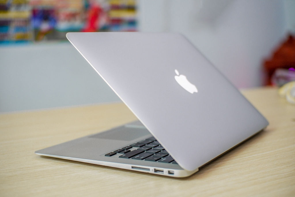 Apple MacBook Air 11-inch (2015) – with Mouse, Bag & Charger